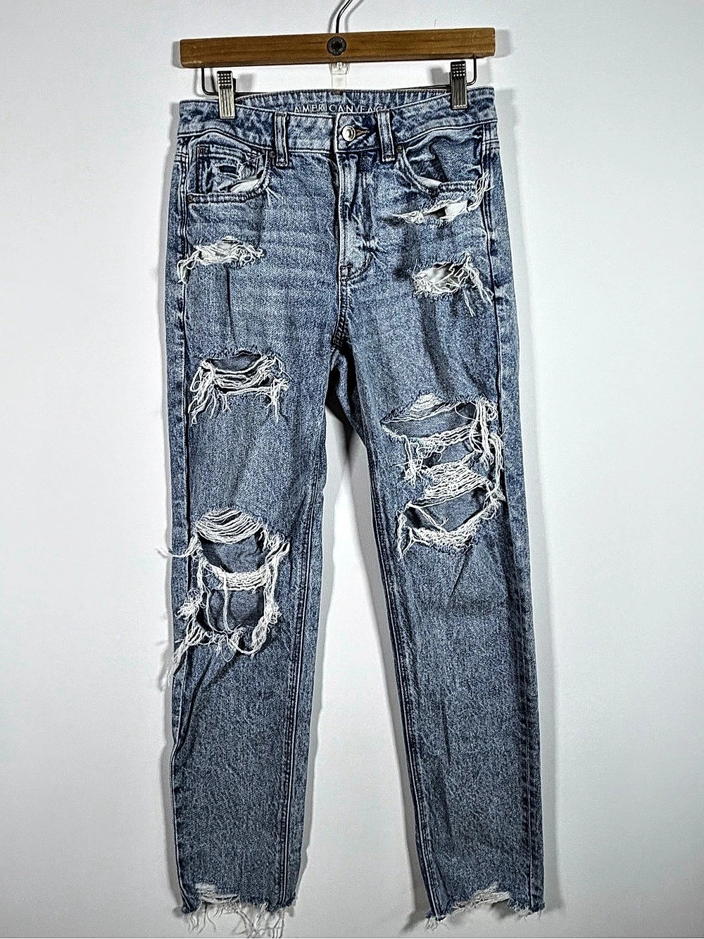 American Eagle Strigid Distressed mom Jeans Size 2